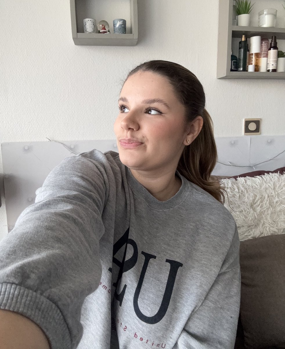 Ambre ❤️‍🔥 in her showgirl era tweet media