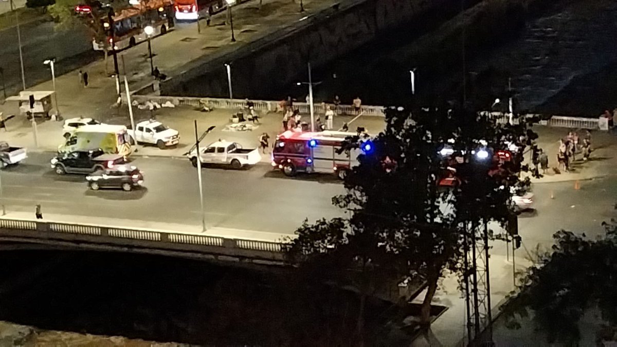 Anoche asesinato en Puente Recoleta, otro más de una larga lista de hechos violentos en el sector. Los vecinos,  necesitamos  urgente protección. xq está retrasado el inicio del Proyecto de seguridad Mapocho La Chimba ? <a href="/Gob_Santiago/">Gobierno de Santiago</a> <a href="/Muni_Recoleta/">Municipalidad de Recoleta</a> latercera.com/nacional/notic…