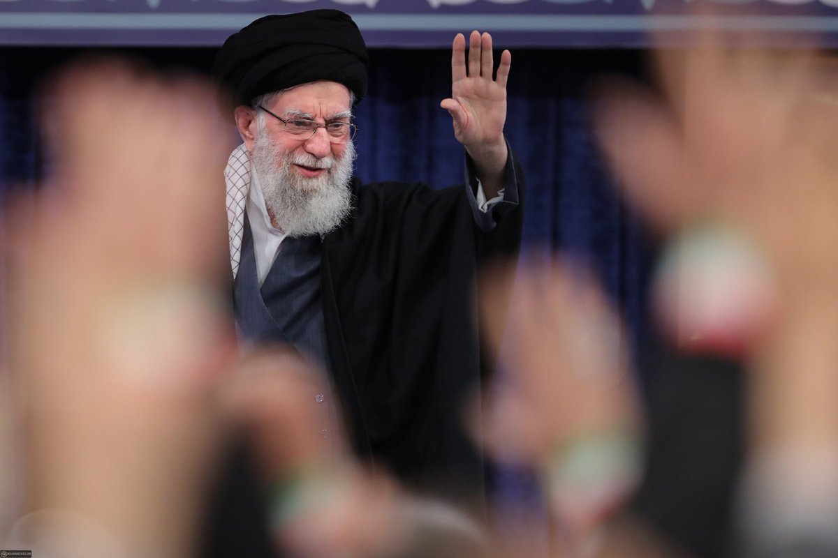 az_Khamenei's tweet photo. Təbriz xalqının 1978-ci il 18 fevral tarixli tarixi qiyamının ildönümü ərəfəsində Şərqi Azərbaycan vilayətinin müxtəlif təbəqələrindən minlərlə insan bu gün səhər, çərşənbə axşamı 17.02.2026-cı il tarixdə Həzrət Ayətullah Khamenei ilə görüşdü. https://t.co/oru221hi1t