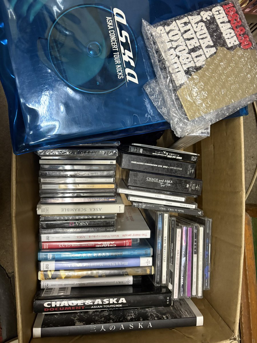 ZHENGALI's tweet photo. 車の中に置きっぱなしのDVD&amp;CD
片付けたらこんなにあったのかー

#チャゲアス
#ASKA https://t.co/AdJObMLqTX