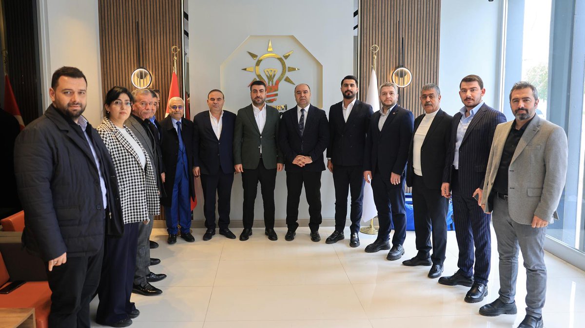 Yeni  binasına taşınan Ak Parti Karaköprü İlçe Başkanlığı'na hayırlı olsun ziyaretinde bulunduk. 

Misafirperverlikleri için İlçe Başkanı Orhan Çelik ve yönetimine teşekkür eder, çalışmalarında başarılar dilerim.