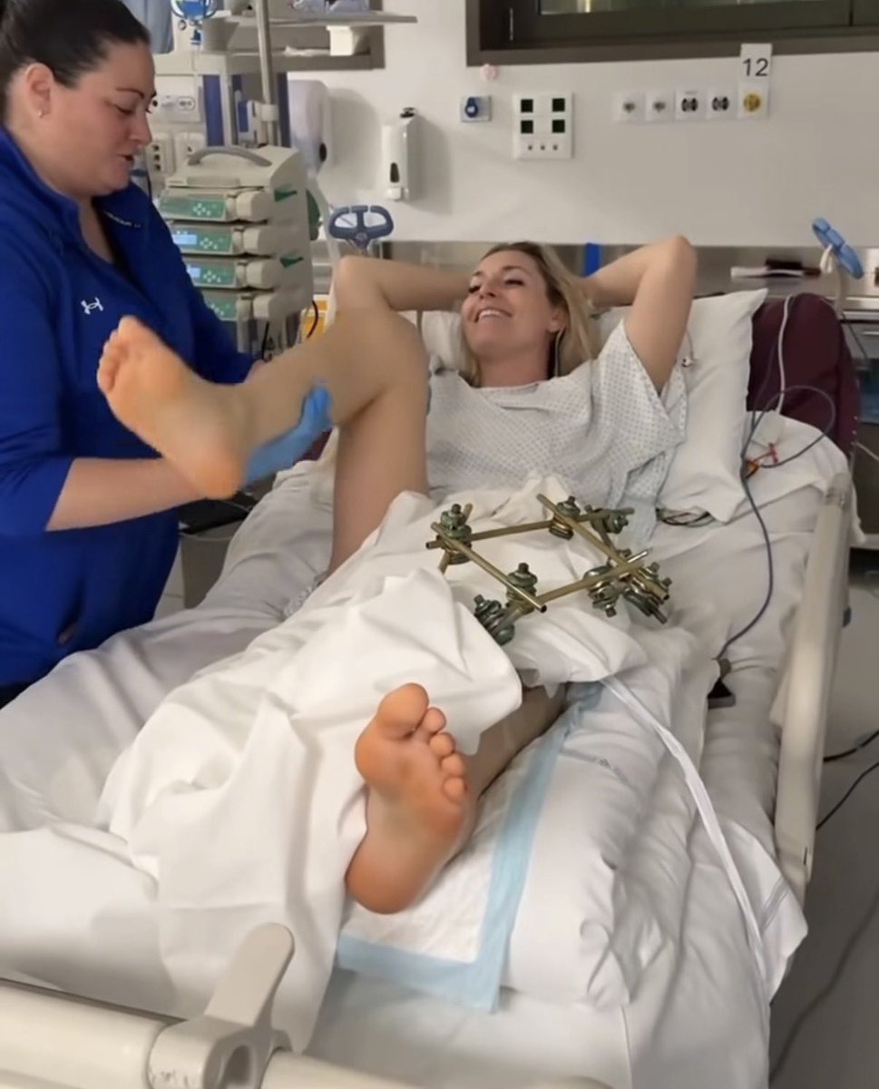 Desidero formulare i migliori auguri di pronta guarigione a #LindseyVonn che ora tornerà a casa sua negli Stati Uniti. 
La Vonn ha potuto apprezzare lo straordinario sistema sanitario pubblico italiano che si è presa cura di lei con tre interventi chirurgici. In Italia, a