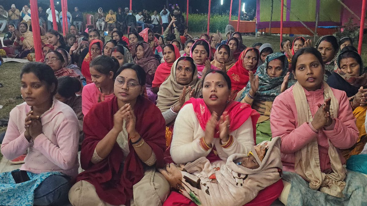 prabhatkhabar's tweet image. भागलपुर: राम कथा और भागवत कथा में उमड़ी भीड़. सुलतानगंज के रामेश्वर महादेव में आयोजन. महाशिवरात्रि पर हो रहा धार्मिक कार्यक्रम. राम जन्म और बाल लीलाओं का वर्णन. भागवत कथा भी सुन रहे श्रद्धालु. भक्ति माहौल में जुट रहे लोग. झांकी बनी आकर्षण का केंद्र. 
#Bhagalpur #RamKatha #Bihar