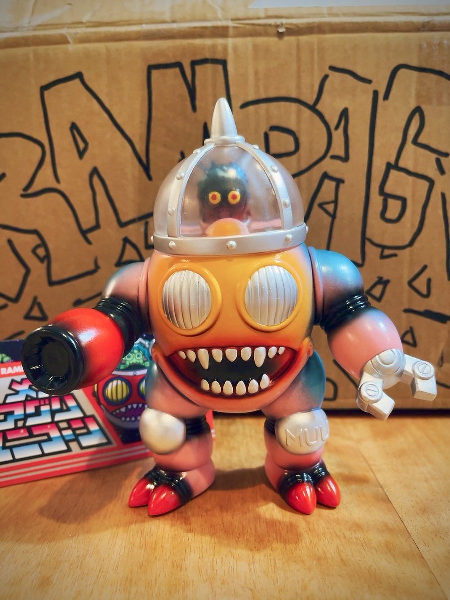 kkppsskk's tweet photo. 海外からラッキーバッグが届いた📦
どのキャラもちょっと抜けた感じと、ふとした部分がキモい感じ。
本当に好みど真ん中なんだけど…大きいヤツは未塗装だったー😂
ついに自分で塗装するか…🤔
#Rampagetoys https://t.co/8VZxD1WXrf