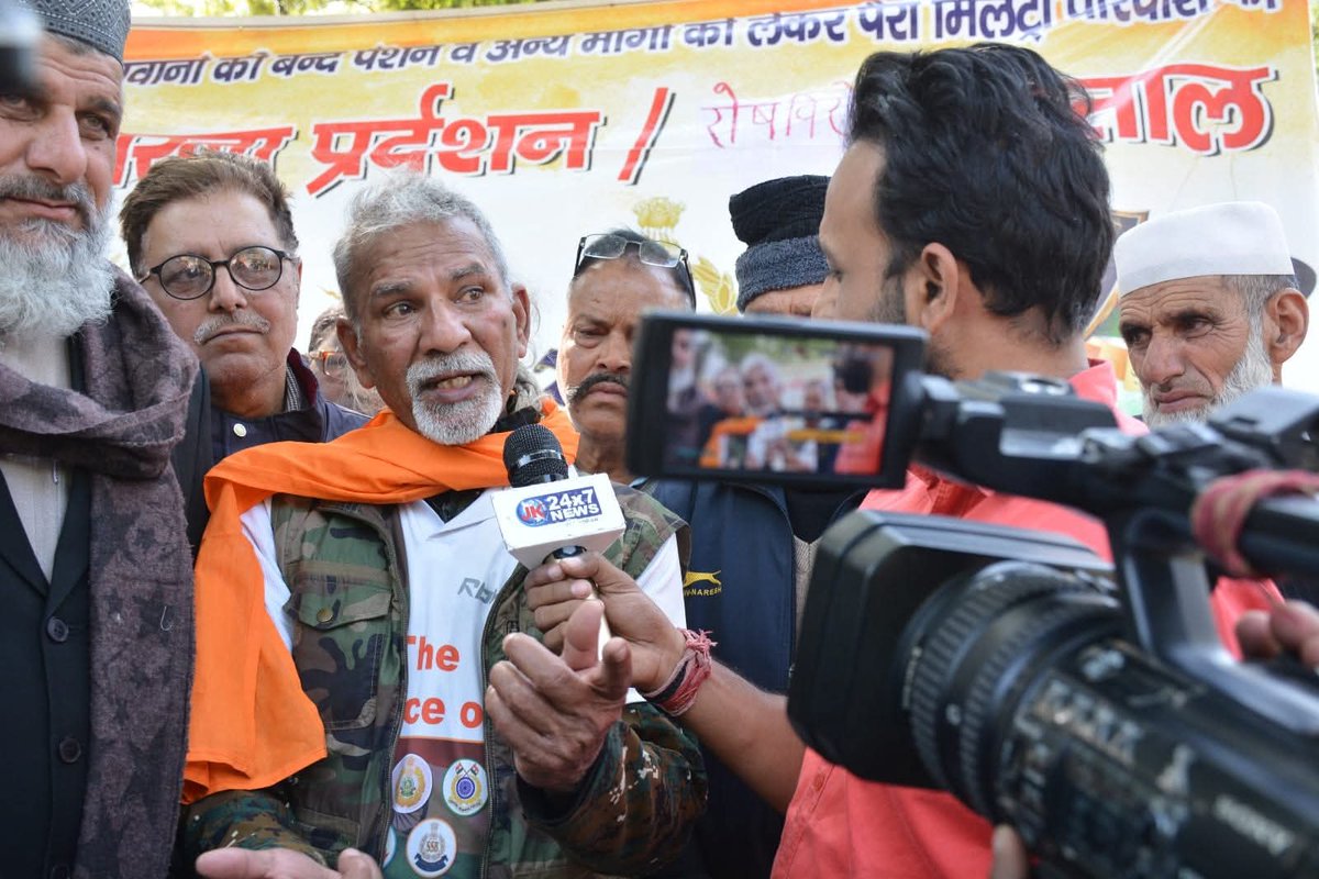 #OPS_OGAS4_CAPF 
अर्ध सैनिकों के लिए जीवन मरण का प्रश्न 
सुविधाओं के लिए सड़कों पर शांतिपूर्ण 
संघर्ष के लिए उतरना होगा।