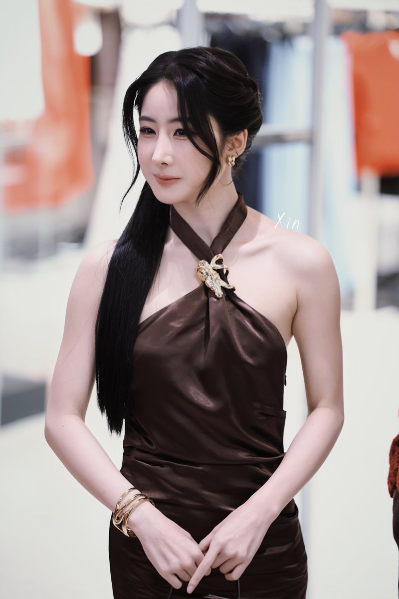 The world watches Yoko in H&M. YOKO STUNS AT HM