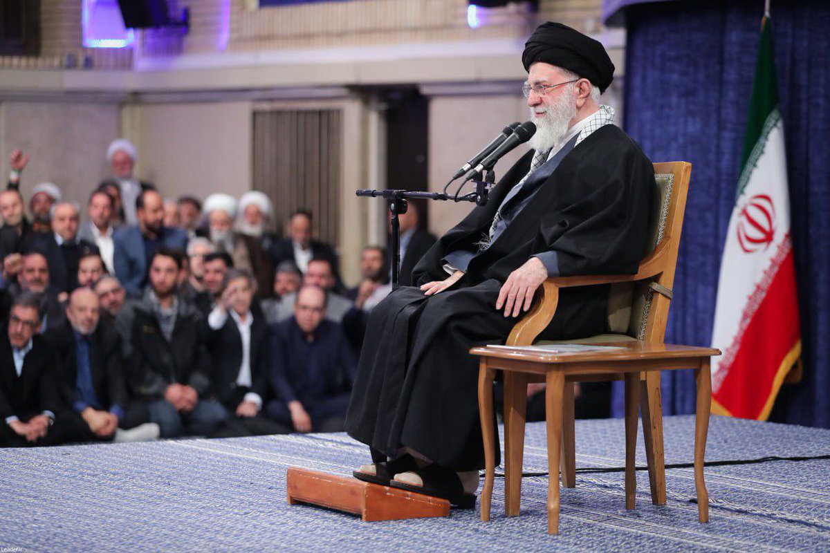 الامام الخامنئي 

 السفن الحربية الأميركية خطرة كما يزعم الرئيس الأميركي ولكن الأخطر منها هو السلاح الذي يمكن أن يغرقها في عمق البحر