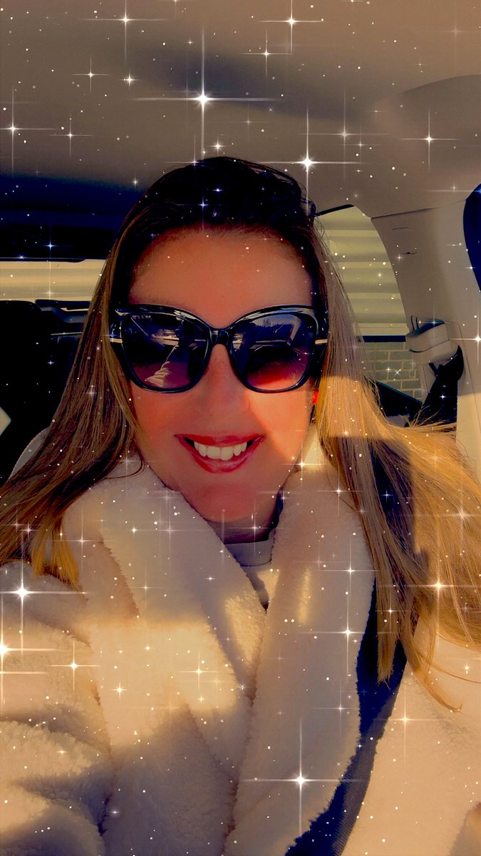ShineBrightJill's tweet image. I love cruisin’ in the sunshine with the windows down, the music up, the sunnies on, minding my own business and enjoying my vibes… ☀️☀️☀️🚘☕️😎 #SUVLife 😁 #LivingTheDream 😉