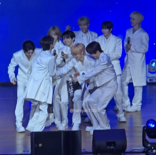 ahaofie's tweet image. i cry a little everytime i see this