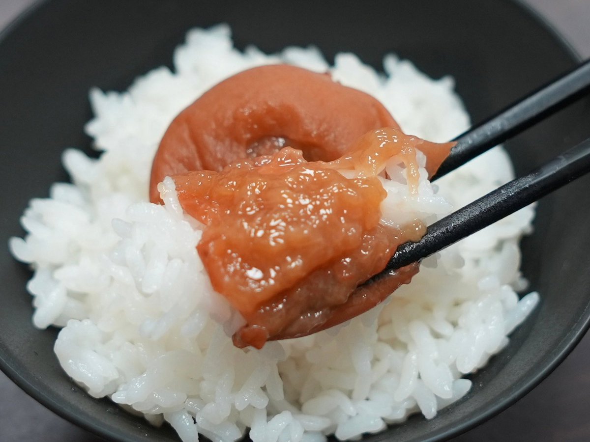Baijuen_Umebosi's tweet image. 炊きたてご飯と紀州の梅干し