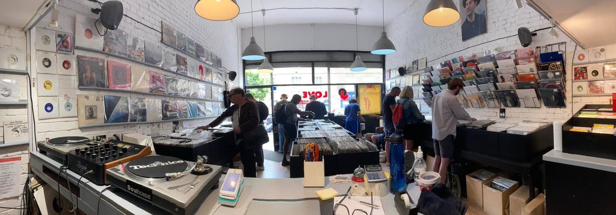 UK Record Shops tweet media