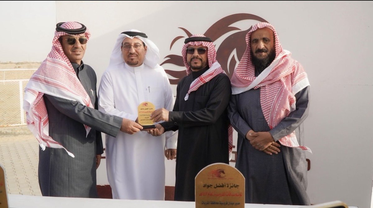 furguryat's tweet photo. تهانينا لاسطبل ابناء الحميدي السالمي حصولهم على قائمة افضل اسطبل للمالك عبدالله الحميدي ��المدرب عبدالرحمن الحميدي والخيال نمر المقنط 
وجائزة جواد الموسم / الموت الحمر 
 #ميدان_فروسية_القريات https://t.co/1fP8Vs4X6R