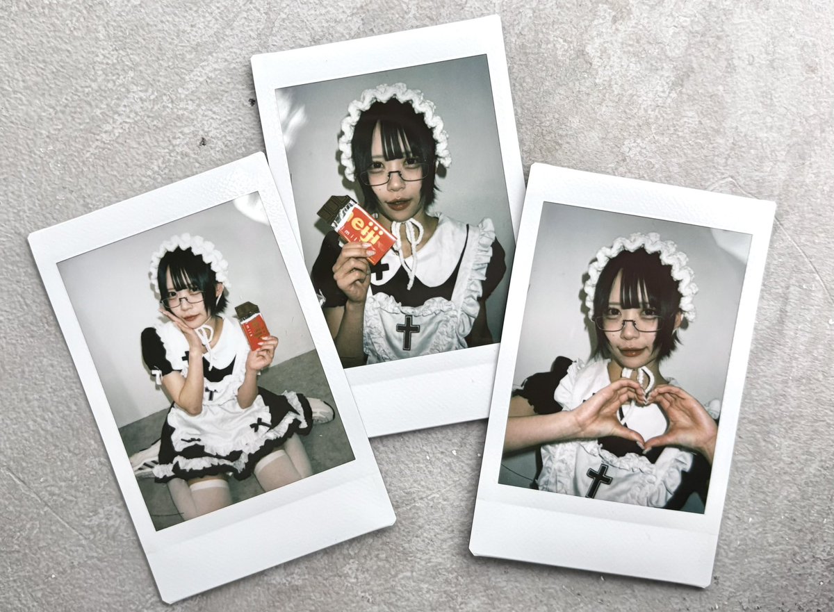 22:30 メイドチェキ発売ですっ！ 5枚ごとにメッセージカードもつく