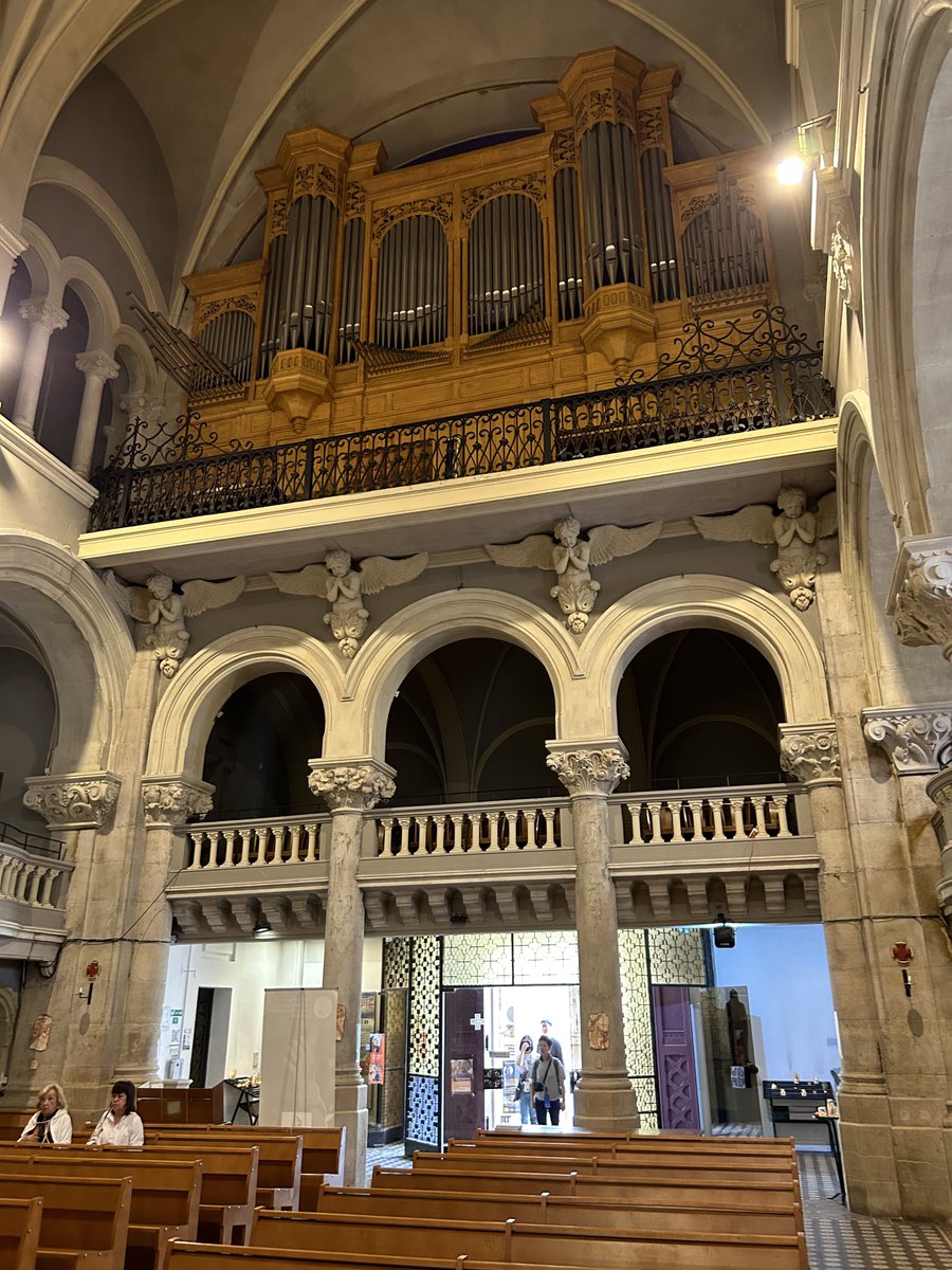 timelessflo's tweet image. Cannes ⛪️