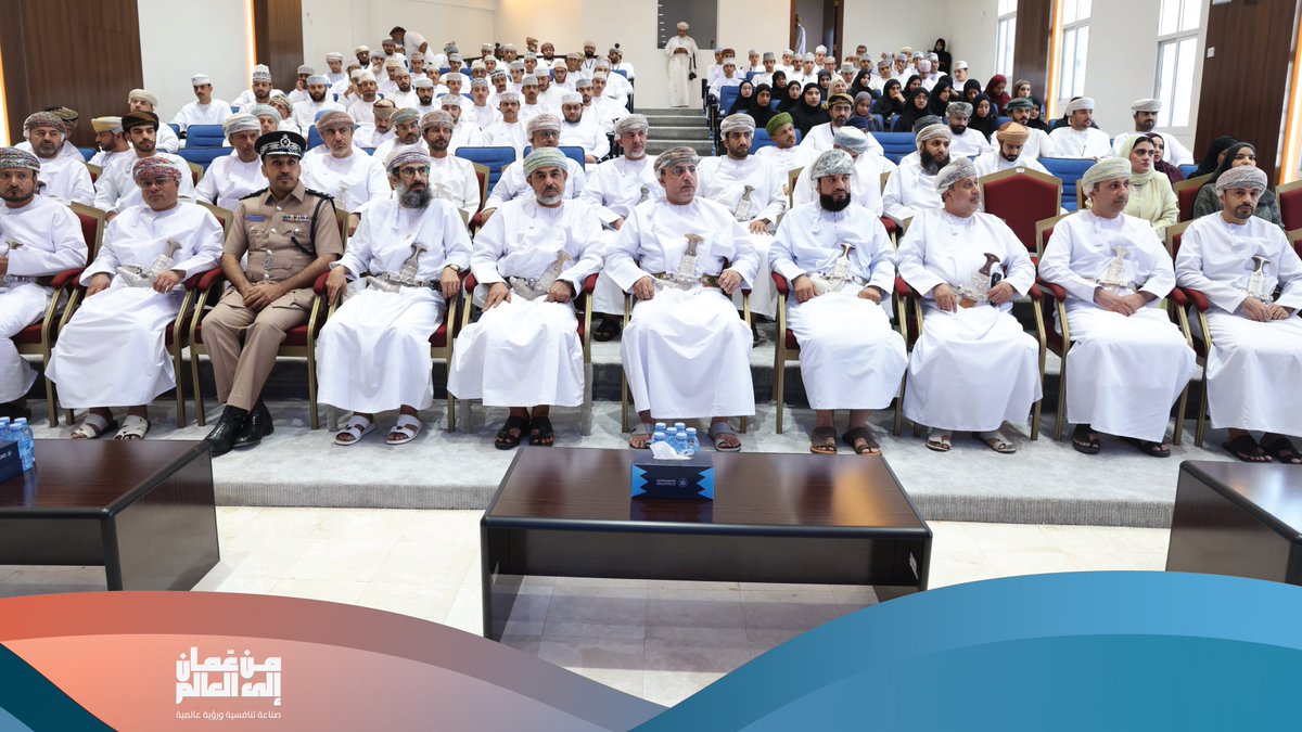 Tejarah_om's tweet photo. احتفلت إدارة التجارة والصناعة وترويج الاستثمار بمحافظة الداخلية بـ #يوم_الصناعة_العُمانية، تحت رعاية سعادة الشيخ هلال بن سعيد بن حمدان الحجري -محافظ الداخلية، وبمشاركة الجهات الحكومية والصناعي��ن، مؤكدين دور القطاع الصناعي في تعزيز الصادرات مع استعراض مؤشرات النمو وقصص النجاح، وافتتاح معرض للمنتجات الصناعية.