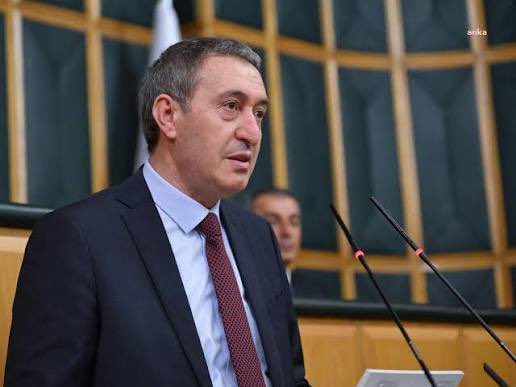 Tuncer Bakırhan bugün çok önemli bir şey söyledi; 

40 yıldır bize vura vura söyletemediklerini, bugün bize gül uzatarak söyletemezler.