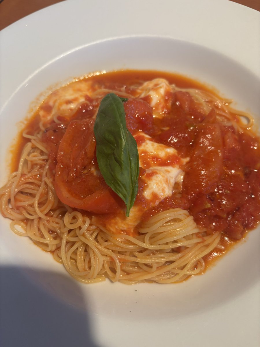 NANBUTAMAKI's tweet photo. こんなに見た目良きパスタ
久々に食べました

パスタは自分で作れるから外で食べることあんましないけど、見た目も大事でしたね

これを目指すんだぞっ https://t.co/lcU61WD4Jr