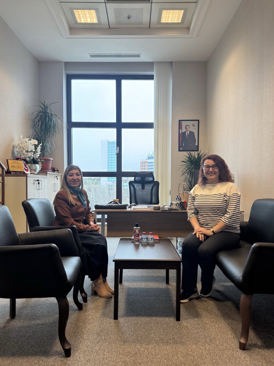 Türk Dünyası dili, edebiyatı, müziği, sanatın türlü alanlarıyla kısaca topyekûn kültürü ile muhteşem bir zenginliğe sahip. Bu kapsamda Türk Devletleri İle İlişkiler Başkanlığımızda Türk Dünyası sineması üzerine Doç.Dr. Gönül Cengiz ile bir araya gelerek istişarede bulunduk.