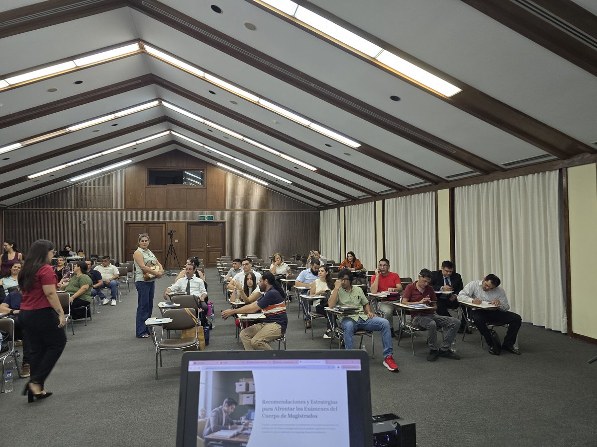 juanpa2112's tweet photo. Arrancamos con el módulo sobre Derecho Penal, destinado a los colegas que afrontarán los exámenes  del Consejo de la Magistratura. Agradezco la invitación del Dr. Enrique Berni, y de su equipo de trabajo. https://t.co/JuzafXo79V