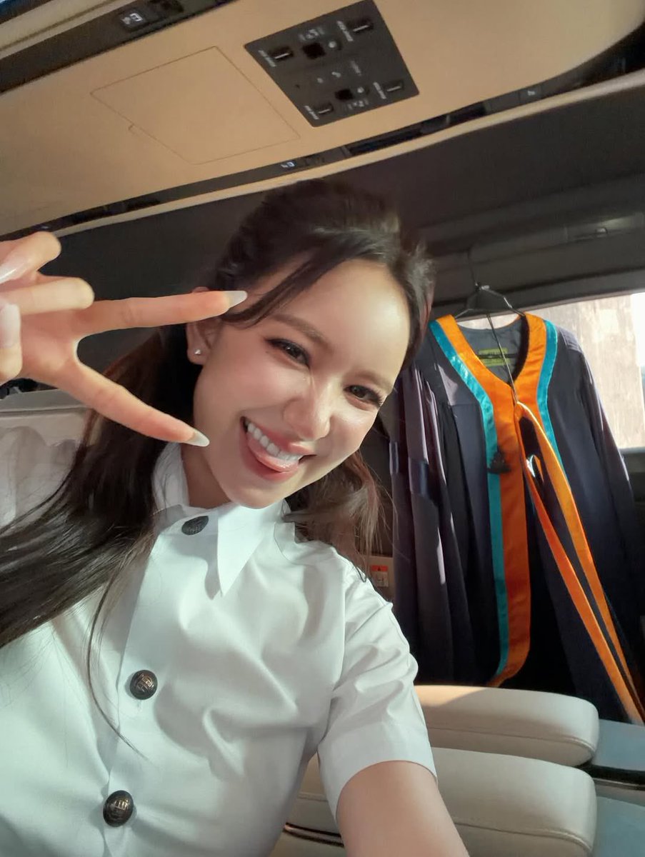 imapotatofries's tweet photo. so so proud of you naaaa
#JuneGraduationDay
#Junenannirin #จูนณัณณิริณ https://t.co/FYpvJ9SBKD