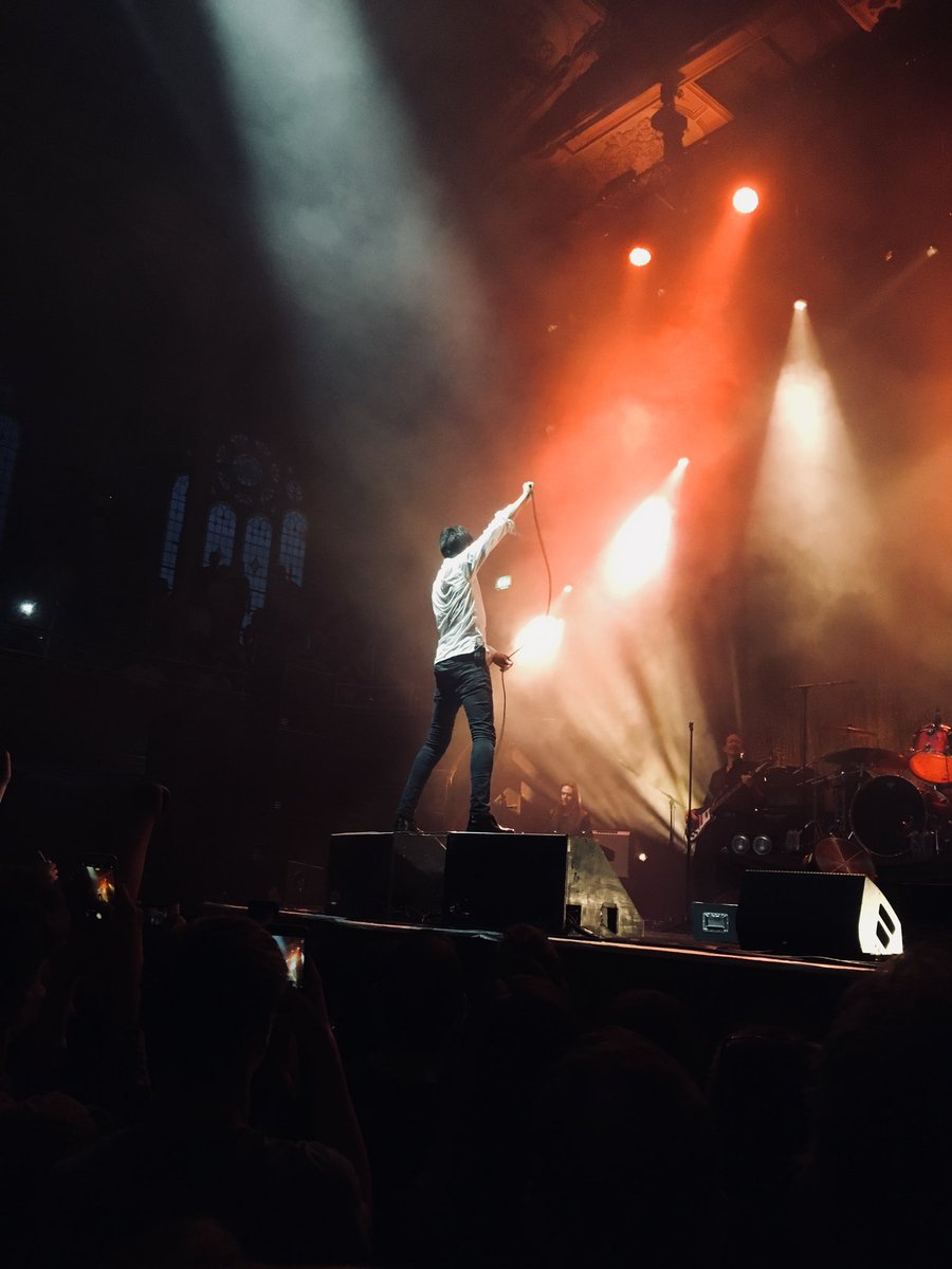 GripperDipper's tweet photo. @badly_drawn_boy @YouTube Absolutely Amazing! Saw Bret perform this a few years back in Albert Hall, Manchester. I may have cried a little. x https://t.co/PDi8CeMQhO