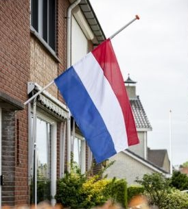 VinVictory777's tweet photo. #Halfstok Kabinet - Jetten, wordt op 23 februari beëdigd: DIT gebeurt er die dag: ALLE Nederlanders hangen NL vlag🇳🇱 Halfstok op & trekken boeren kleding aan! Dutch Magere Mannetjes #nieuweverkiezingen HAVO Bij D66 Bestuurskunde Universiteit Leiden Van Berkel Liegen Drs. Lili https://t.co/xB9eMtjJa3