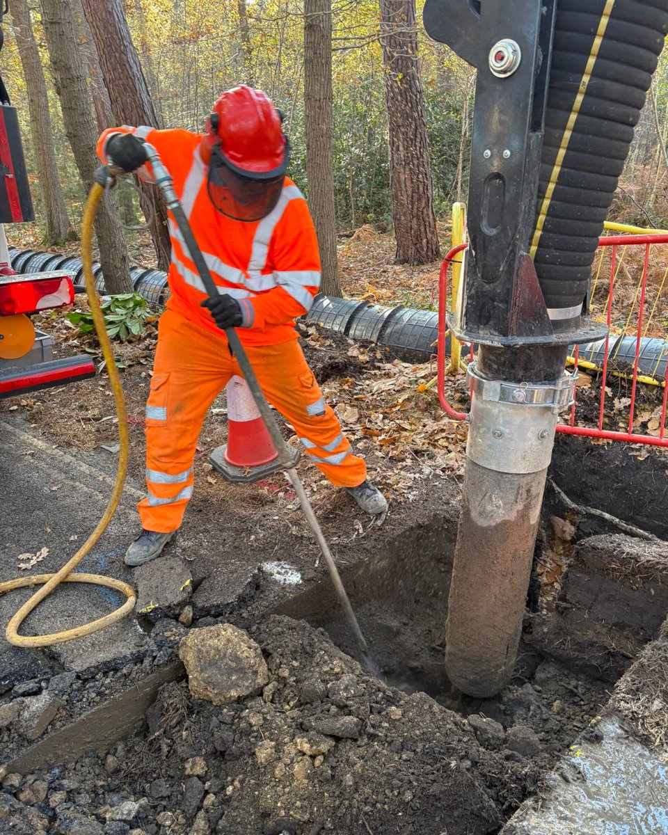 uk_cse's tweet photo. Works underway to install new road crossings 🚧
Ensuring safe and precise excavation while keeping infrastructure projects on track.

To enquire:
📞 0118 332 0002

#CSE #Excavation #SafeDigging https://t.co/B7kDOKryX5