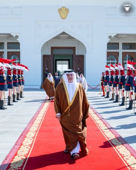 al39e_q8's tweet photo. صاحب السمو الملكي الأمير #سلمان_بن_حمد آل خليفة 

كل ابناء الخليج ممتنين لما تقوم به 

اللهم سدد خطاة ووفقه لما تحب وترضى 
🇧🇭🇰🇼♥️ https://t.co/rjrMtVDSCi