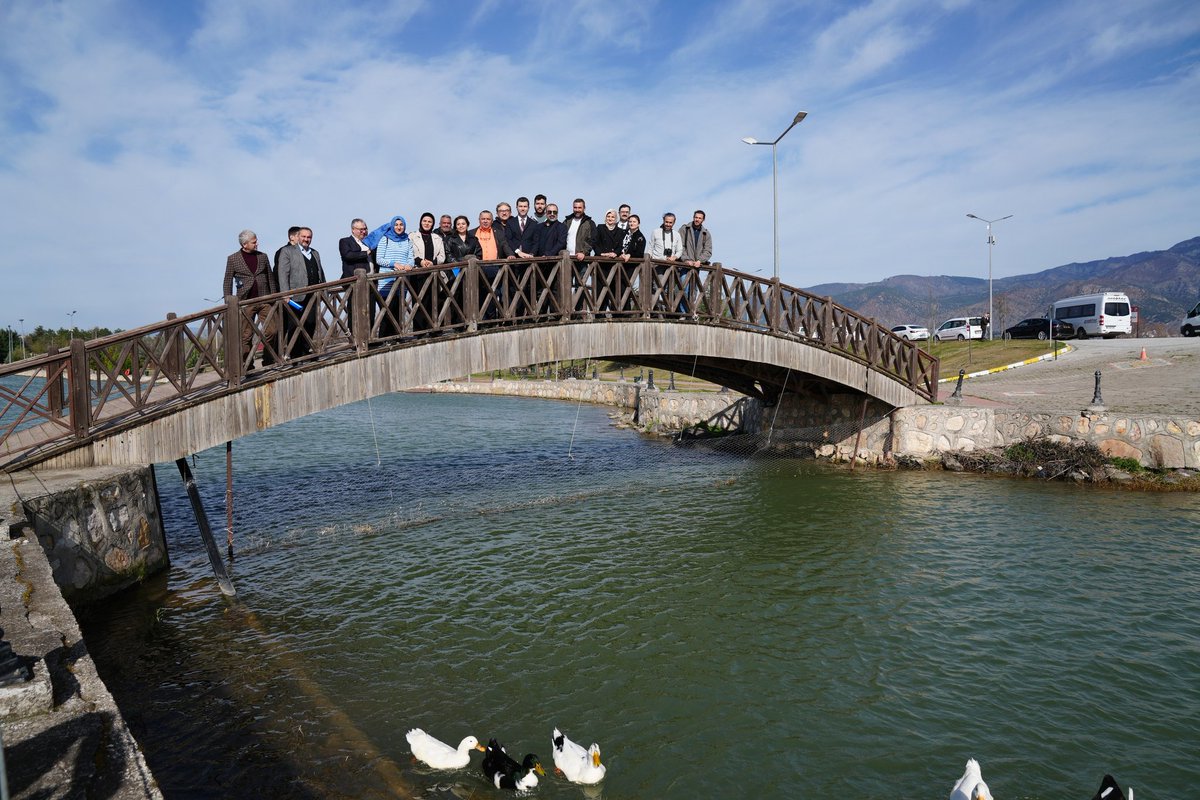 Ertuğrul Karagöl ile Erbaa Sahada Anlatılıyor...
📍 Erbaa Belediye Başkanımız Ertuğrul Karagöl, Tokat ve ilçelerinden gelen yaklaşık 30 gazeteci ve sosyal medya yöneticisiyle birlikte Erbaa’nın yaşam alanlarını, parklarını, vadilerini ve şehrin farklı noktalarını yerinde tanıttı.