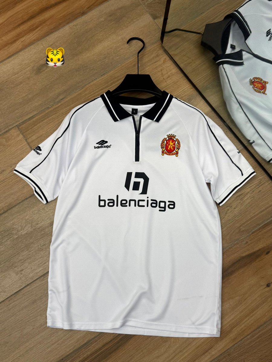 _iamkhenie's tweet image. Balenciaga heritage polo 

18,000 | M-Xxl