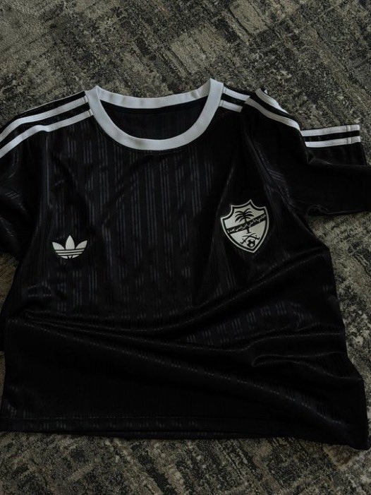 <a href="/ALAHLI_FC/">النادي الأهلي السعودي</a> 

ياعيال بسوي سحب على 2 ياخذون التشيرت هذا التاريخيّ  متواجدين بسوي السحب الحين 15 منشن واسويه👍🏻