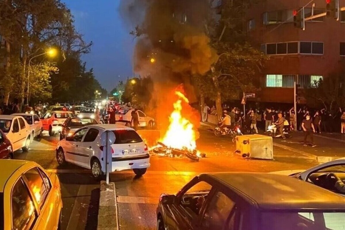 آنهایی که با کودتاچیان همصدا شدند و صد‌ها آتش‌بیار معرکه کودتا که با وقاحت در حال پمپاژ نفرت و همراهی با دشمن هستند نباید  رها شوند.
#۲۴۲۷_شهید_ترور