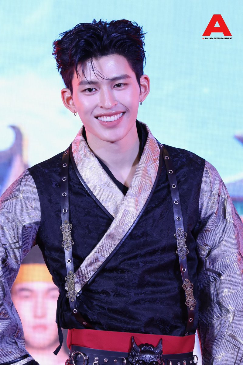 around_ent's tweet image. “ปอนด์ ณราวิชญ์” ในงาน THE MALL LIFESTORE JOY LUCK LOVE CHINESE NEW YEAR 2026 “มะเมียทะยานไกล…ม้าไฟมหาเฮง” 

POND CNY AT THE MALL BANGKAE
#PondxCNYtheMallBangkae
#ppnaravit #ปอนด์ณราวิชญ์ 
#TheMallLifestoreJoyLuckLove2026 
#ChineseNewYear2026