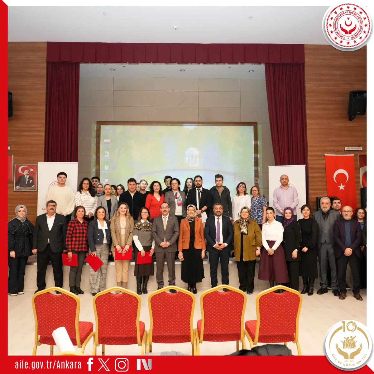 Ankaraashm's tweet image. “Her yaş, değeriyle güzeldir.” 

İl Müdürümüz Sn. Cüneyd ÖZDEMİR, Eğitim Hizmetleri Birimi ve HASKOM iş birliğiyle düzenlenen “Yaşlılığa Çok Yönlü Bakış” panelinde huzurevi çalışanlarıyla bir araya geldi.

Birlikte düşünmeye, birlikte güçlendirmeye devam ediyoruz…

#Program