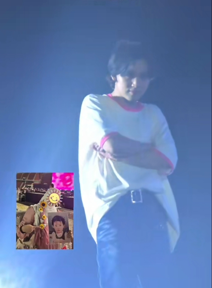 haechanconfess's tweet image. gemes banget mba op nunjukin foto haechan kecil terus langsung di peragain sama haechan😭🥺