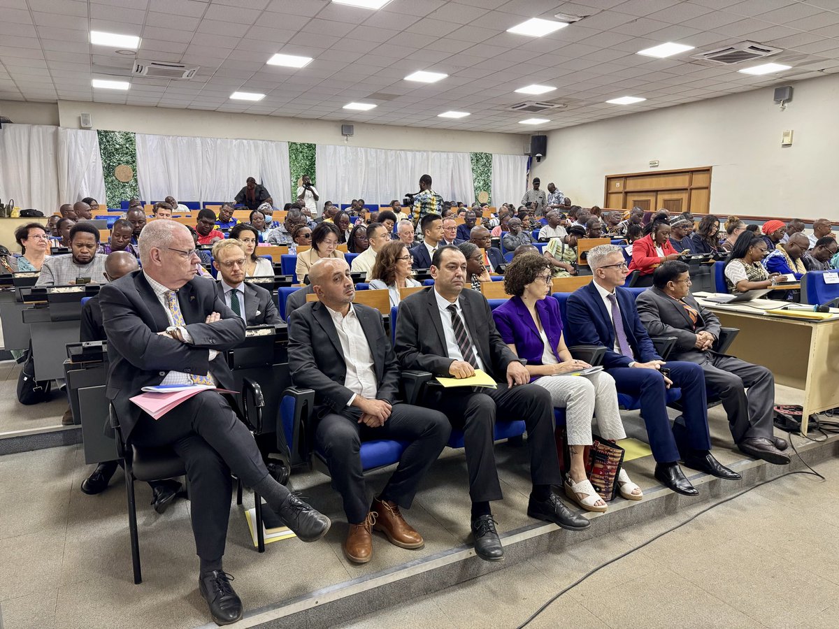 OCHABurkina's tweet photo. 🔴 Happening now !

Le Gouvernement du #BurkinaFaso, avec @onubf et les partenaires humanitaires, réunit les donateurs et le secteur privé pour un plaidoyer en faveur du financement du Plan national de réponse humanitaire 2026.

Environ 4,5 M de personnes ont besoin d’assistance. https://t.co/YjXqOIYnuf