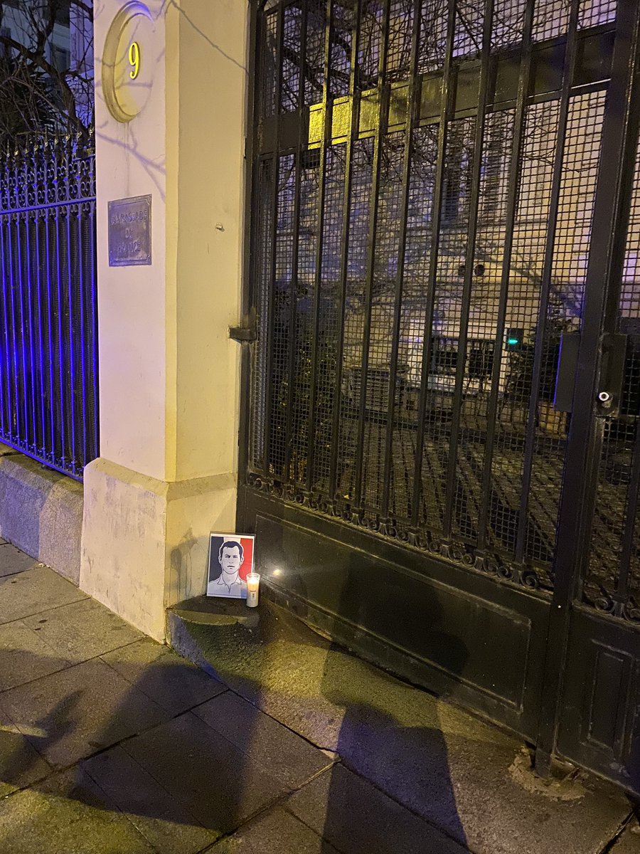 periodistasol1's tweet photo. Donde había que estar, hasta que consigamos no sólo que sus acciones criminales no salga impunes, sino que esto no suceda más! Terroristas antifas #quentinpresente #embajadafrancesa https://t.co/suZQGUMKKO