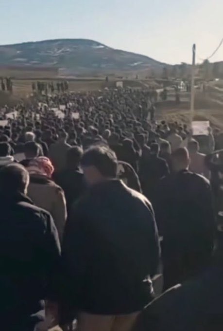 سیل جمعیت در #ملکشاهی ایلام برای برگزاری چهلم دلاوران این شهرستان.
سه‌شنبه ۲۸ بهمن ۱۴۰۴