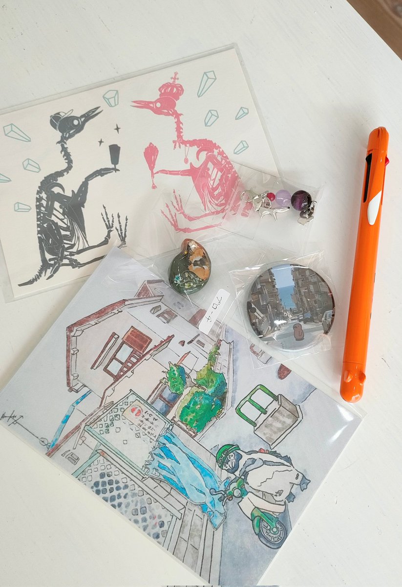 #きつね色商店街
#旅するペンギン展2026
少し間が抜けてしまいましたが素敵なお品を✨…迷いまくりw
（ボールペンはどなたかの私物です）