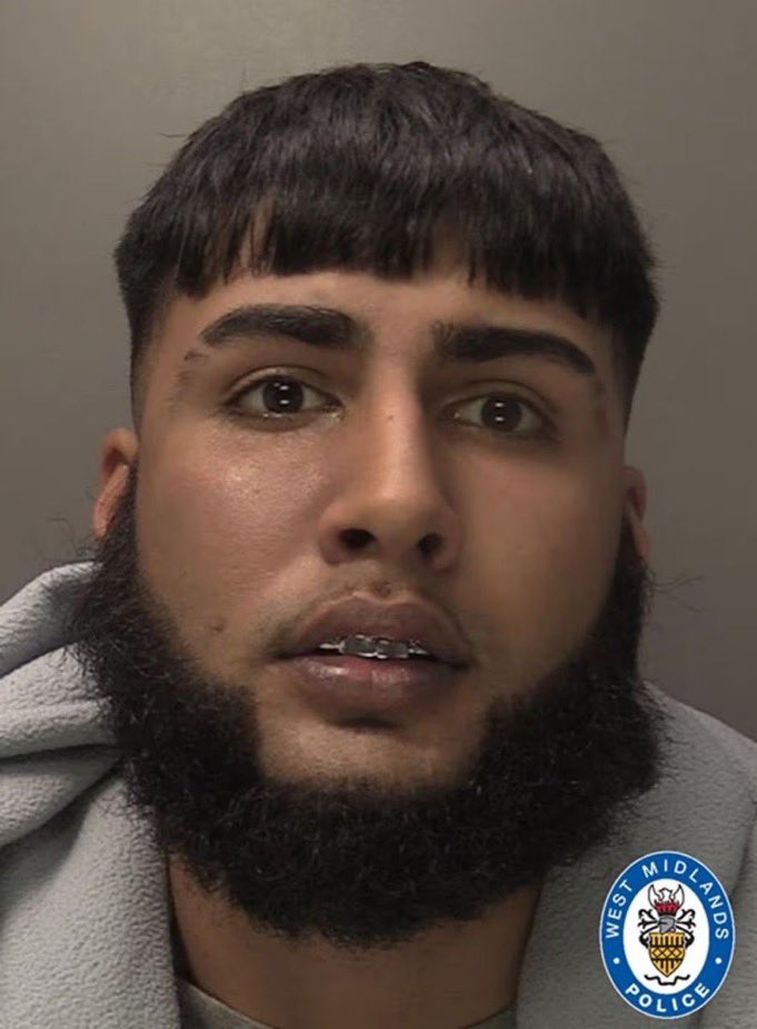 🚨 🇬🇧 ALERTE INFO : Un prédateur sexuel de 21 ans, Gurpreet Randhawa a été condamné à 18 ans de prisonpar le tribunal de Wolverhampton  au Royaume-Uni.

Il a violé deux adolescentes de 15 ans qu'il avait rencontrées sur les réseaux sociaux et convaincues de le rencontrer en