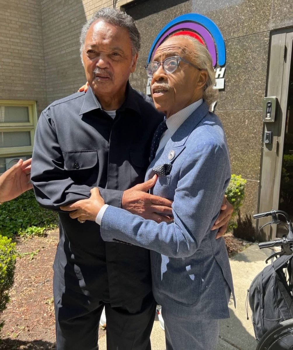 TheRevAl's tweet photo. A giant has gone home. Sending prayers, so many prayers, love, and heartfelt condolences to the Jackson family and to every person around the world whose life he touched and who loved him🕊️❤️.

#RIPRevJesseJackson https://t.co/XluCDTc3C4
