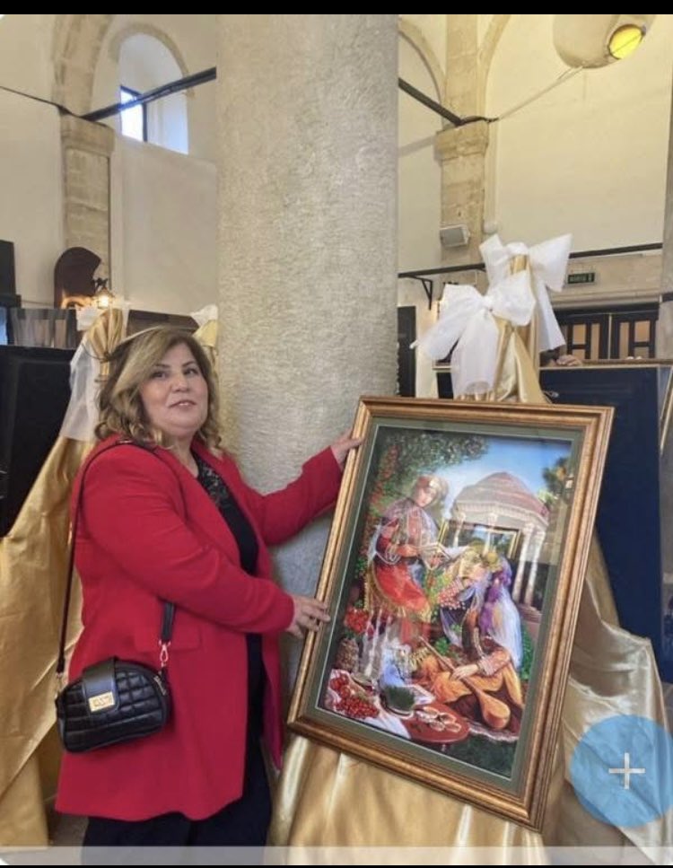 Sen kendine dikkat et.Sana nazar 🪬🧿değdi.Gözleri sende kaldı paylaşım yapma  fikirlerini gizli tut.Kimseye fırsat verme asla sen zekisin.Fırsat vermezsin.Sen iyi bir ailenin kızısın ahlaklısın,terbiyeli ve saygılı,merhametli.Ahlak herkeste yok.Sınır tanımayan kişiler çok kadın