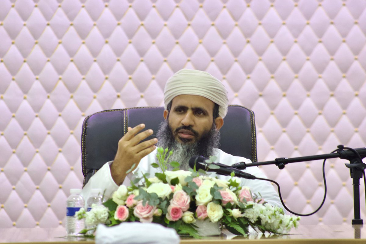 awqaf_ibri's tweet photo. افتتاح مسجد الودود ببلدة مقنيات في ولاية عبري تحت رعاية الشيخ الدكتور عبدالرحمن بن أحمد بن حمد الخليلي، تزامنًا مع قدوم شهر رمضان المبارك، حيث ستُقام فيه صلاة التراويح لأول مرة هذا العام. ويتسع المسجد لـ1300 مصلٍّ، وتبلغ مساحته الداخلية 1200 متر مربع. https://t.co/9vB6Gw7fkp