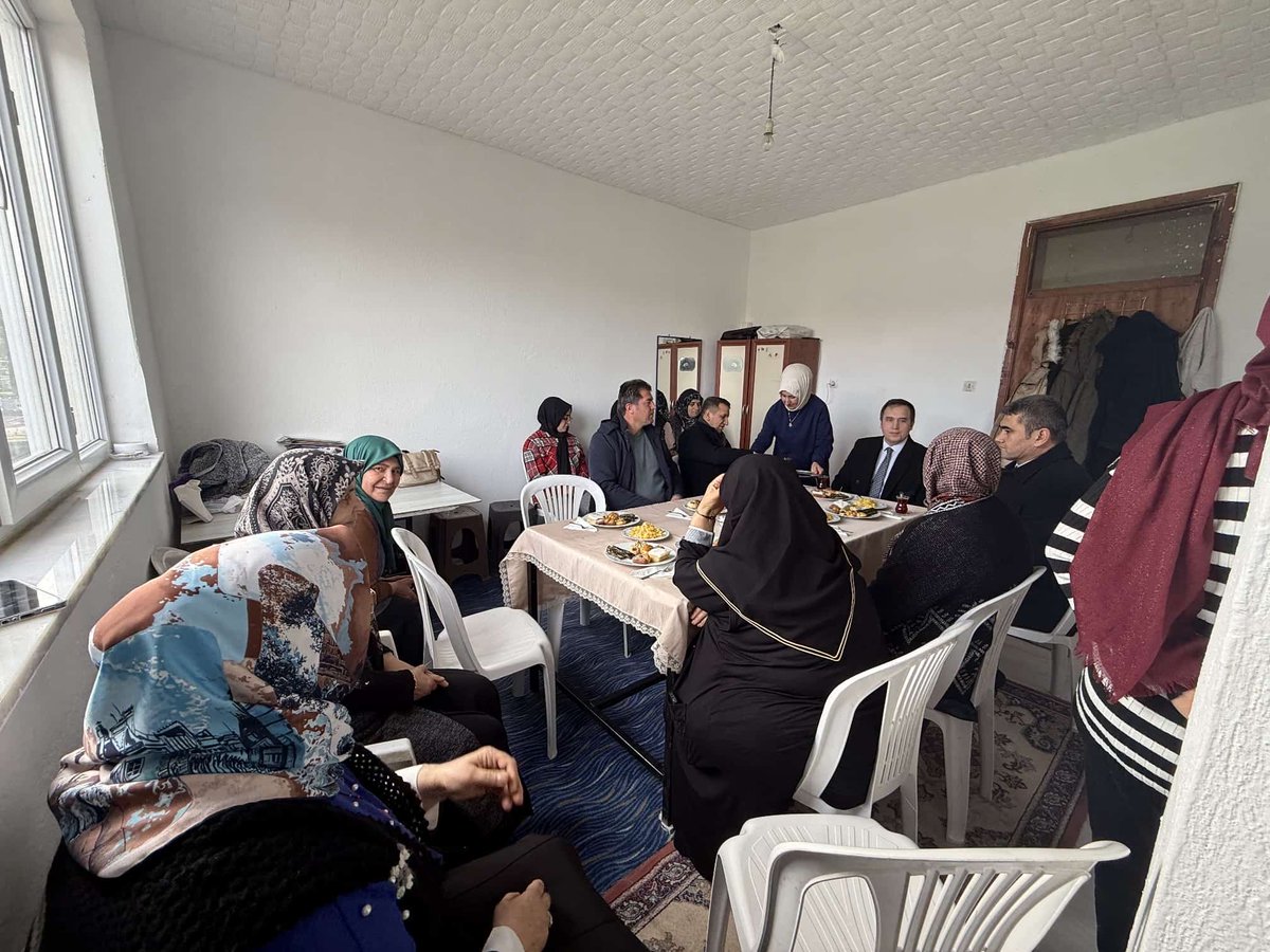 Bağıllı köyümüzdeki Halk Eğitim Merkezimizin kursunu ziyaret ederek kursiyerlerimizle bir araya geldik.