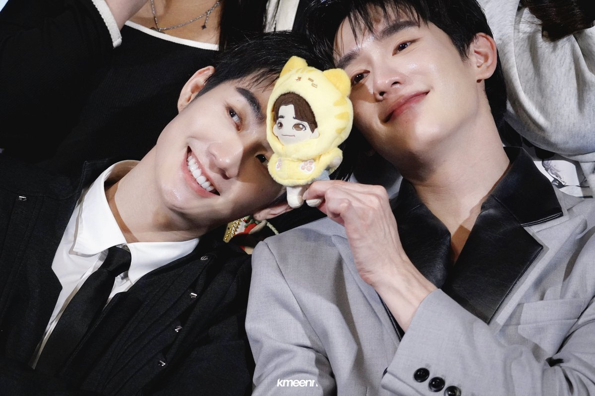 kmeenn_'s tweet image. 13.02.26 

— อ้อนเค้าอยู่อย่าง ไม่เก็บทรงเลย 55555

FORCEBOOK MOS FINAL EP 
#MelodyOfSecretsFinalEP
#fforce_ #kasibook