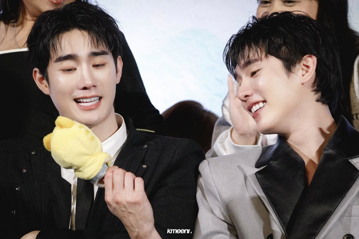 kmeenn_'s tweet image. 13.02.26 

— อ้อนเค้าอยู่อย่าง ไม่เก็บทรงเลย 55555

FORCEBOOK MOS FINAL EP 
#MelodyOfSecretsFinalEP
#fforce_ #kasibook