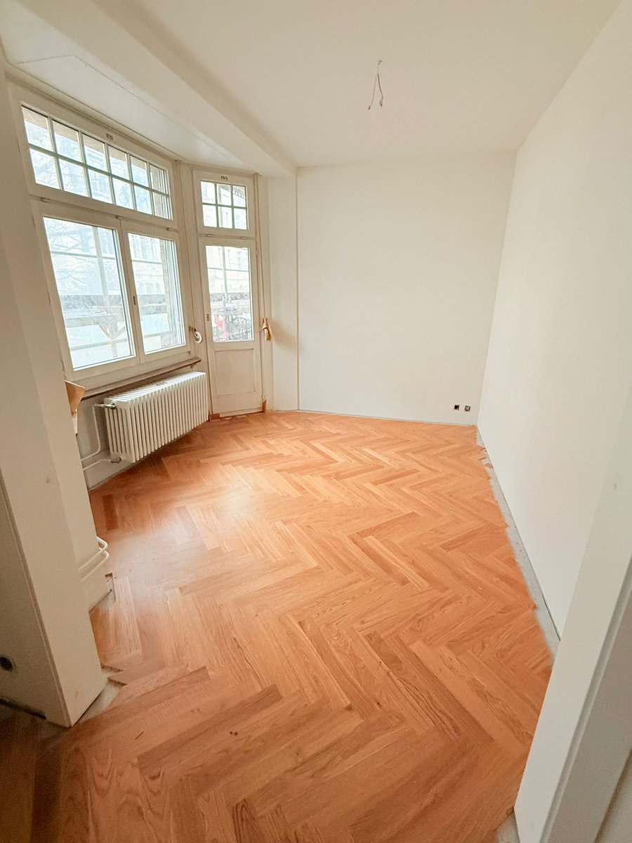 LighthouseZH's tweet photo. Altersresidenz Carmenstrasse – eine neue Ära beginnt.

Fischgrat-Parkett, hohe Fenster, viel Licht.
Mit Sorgfalt saniert. Mit Charakter bewahrt.
Stilvolles Wohnen am Zürichberg – ab 1. Mai 2026.

Mehr Infos auf unserer Webseite.

#Zürich #Zürichberg #ResidenzCarmenstrasse https://t.co/iMgljJ1uLT