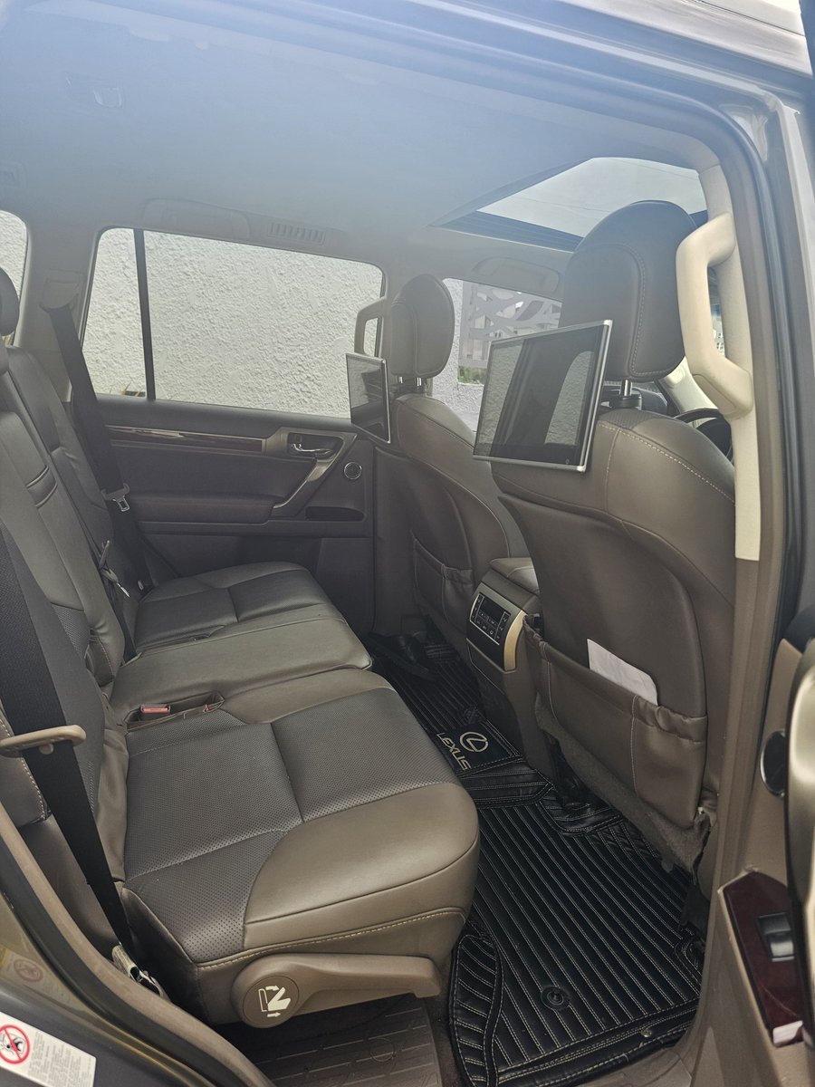 DeGentleman_'s tweet image. Pull up in style without breaking the bank.

One of my big bros has this Registered 2010 Lexus GX 460 Premium, upgraded to 2020. First body. Full option. Thumbstart. Open roof. Toks standard, no error codes... Absolutely buy and drive.

Complete faultless car. ₦26.5m net. Lekki