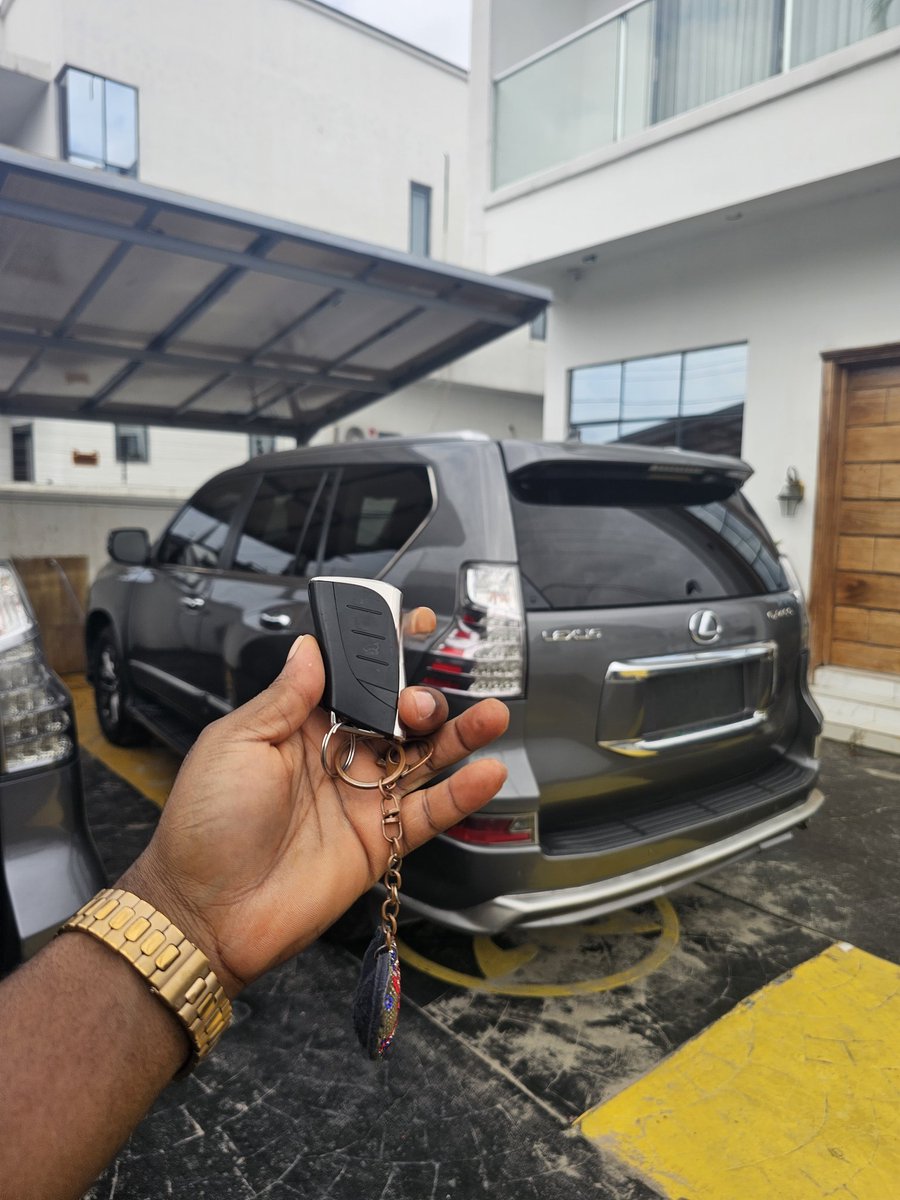 DeGentleman_'s tweet image. Pull up in style without breaking the bank.

One of my big bros has this Registered 2010 Lexus GX 460 Premium, upgraded to 2020. First body. Full option. Thumbstart. Open roof. Toks standard, no error codes... Absolutely buy and drive.

Complete faultless car. ₦26.5m net. Lekki