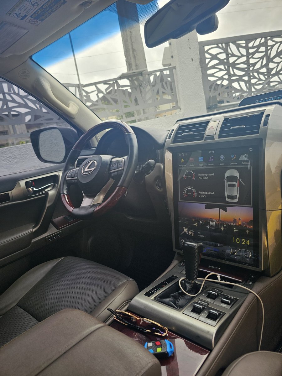 DeGentleman_'s tweet image. Pull up in style without breaking the bank.

One of my big bros has this Registered 2010 Lexus GX 460 Premium, upgraded to 2020. First body. Full option. Thumbstart. Open roof. Toks standard, no error codes... Absolutely buy and drive.

Complete faultless car. ₦26.5m net. Lekki